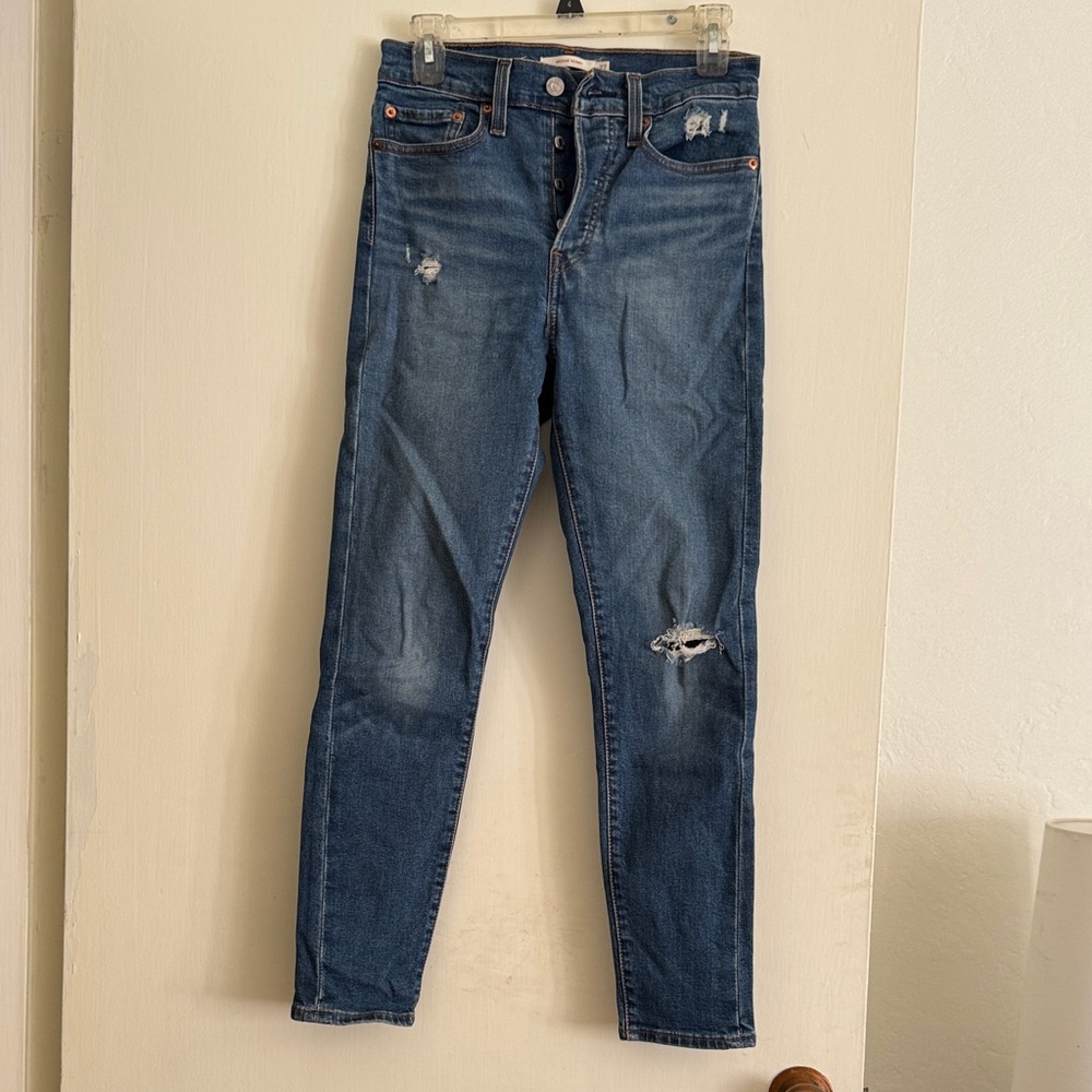 NWOT Distressed Levi’s Skinny Jeans